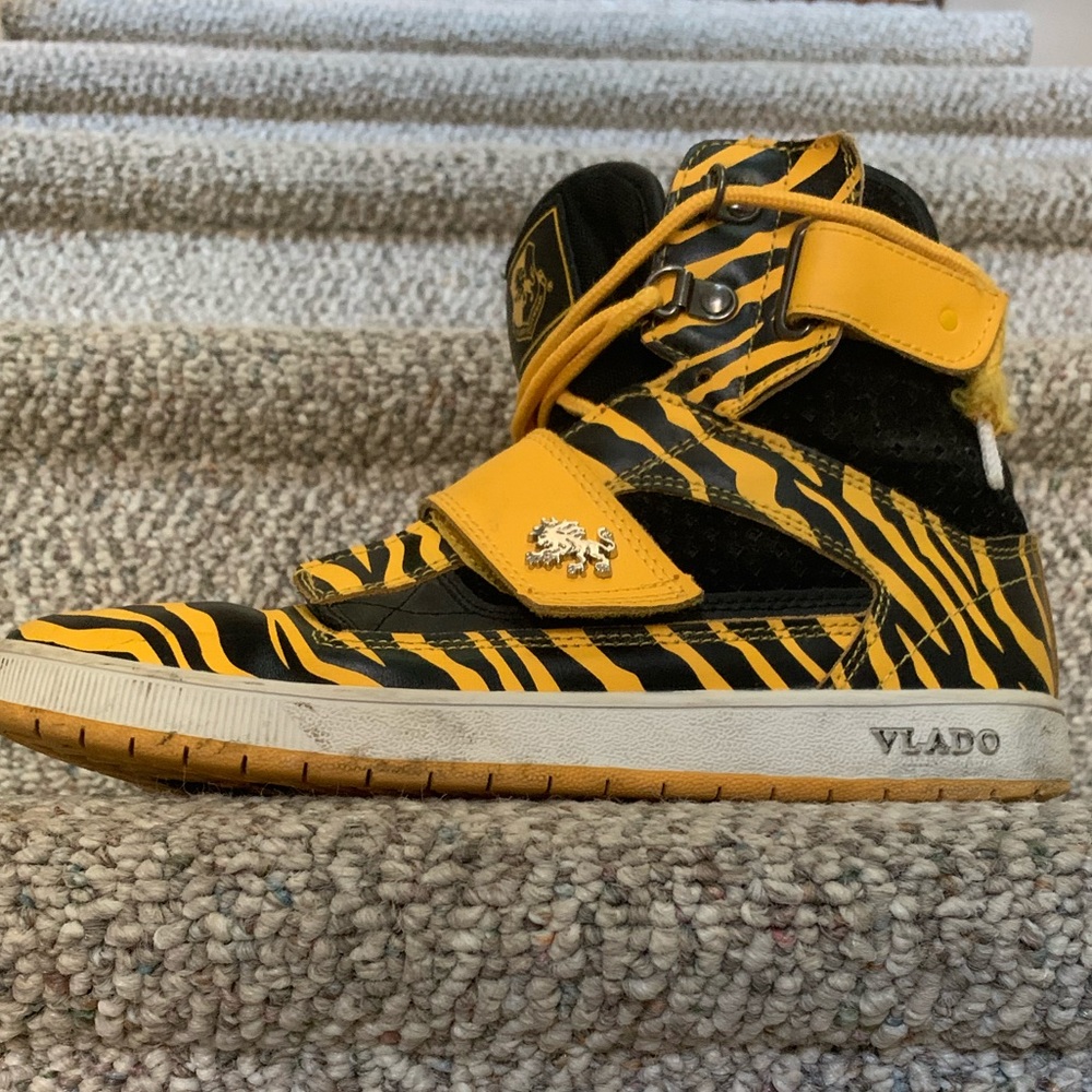 Women’s Size 9 Tiger Shoes - Vlado